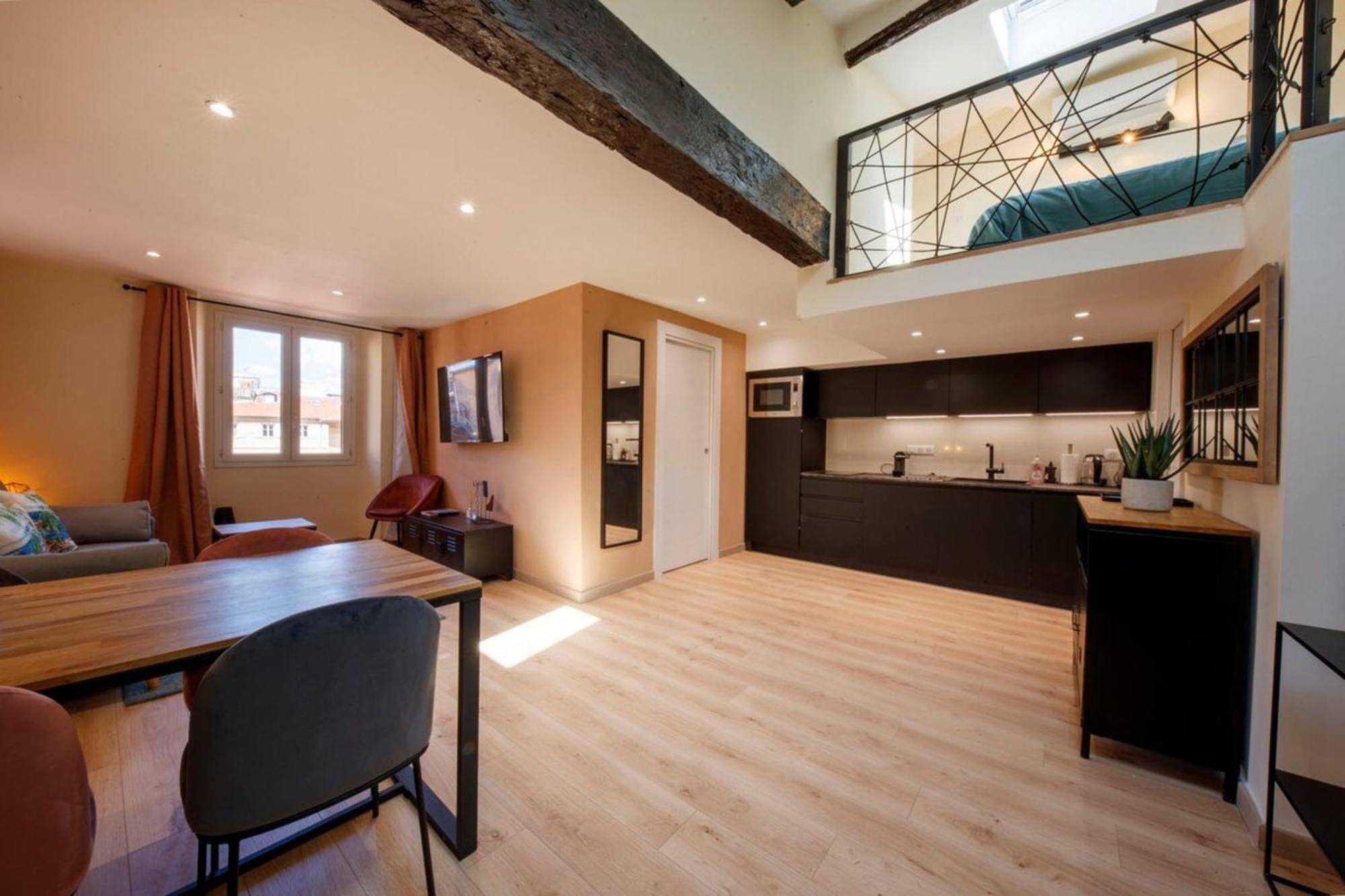 Appartement Cœur Du Vieux Nice: Bel Moderne Rénové
